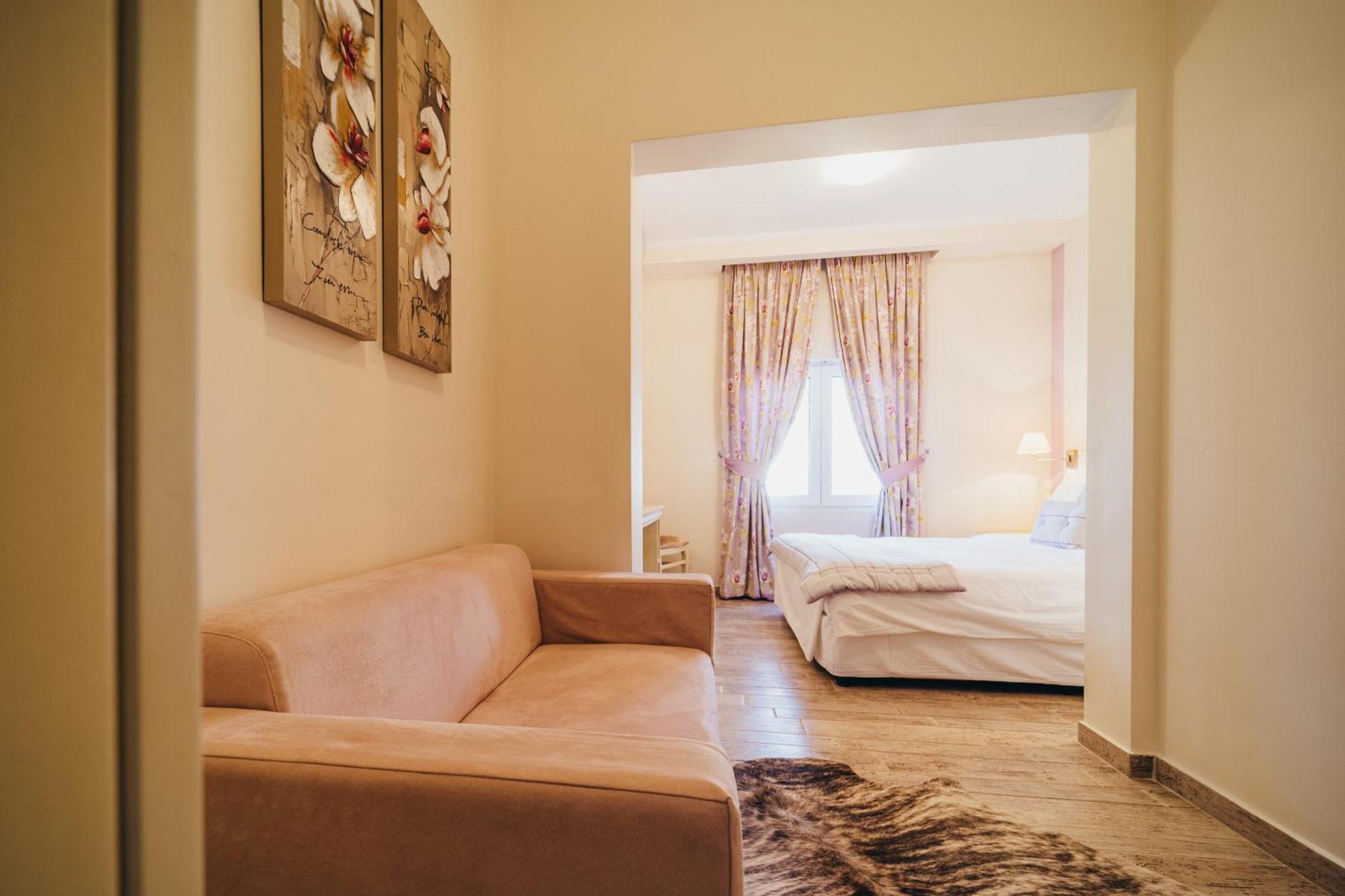 To Spiti Tis Sofias Hotel แคซโทเรีย ภายนอก รูปภาพ