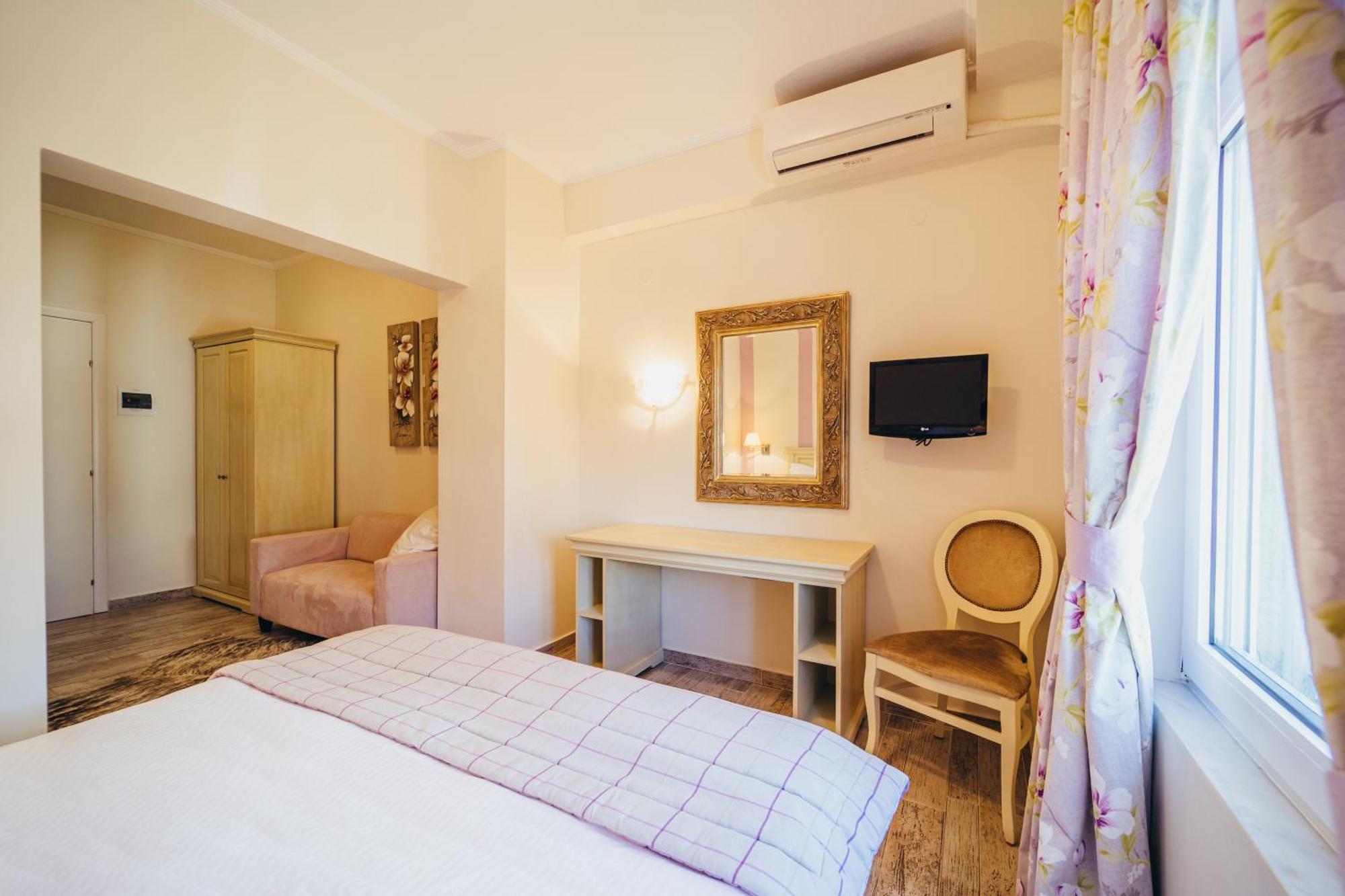 To Spiti Tis Sofias Hotel แคซโทเรีย ภายนอก รูปภาพ